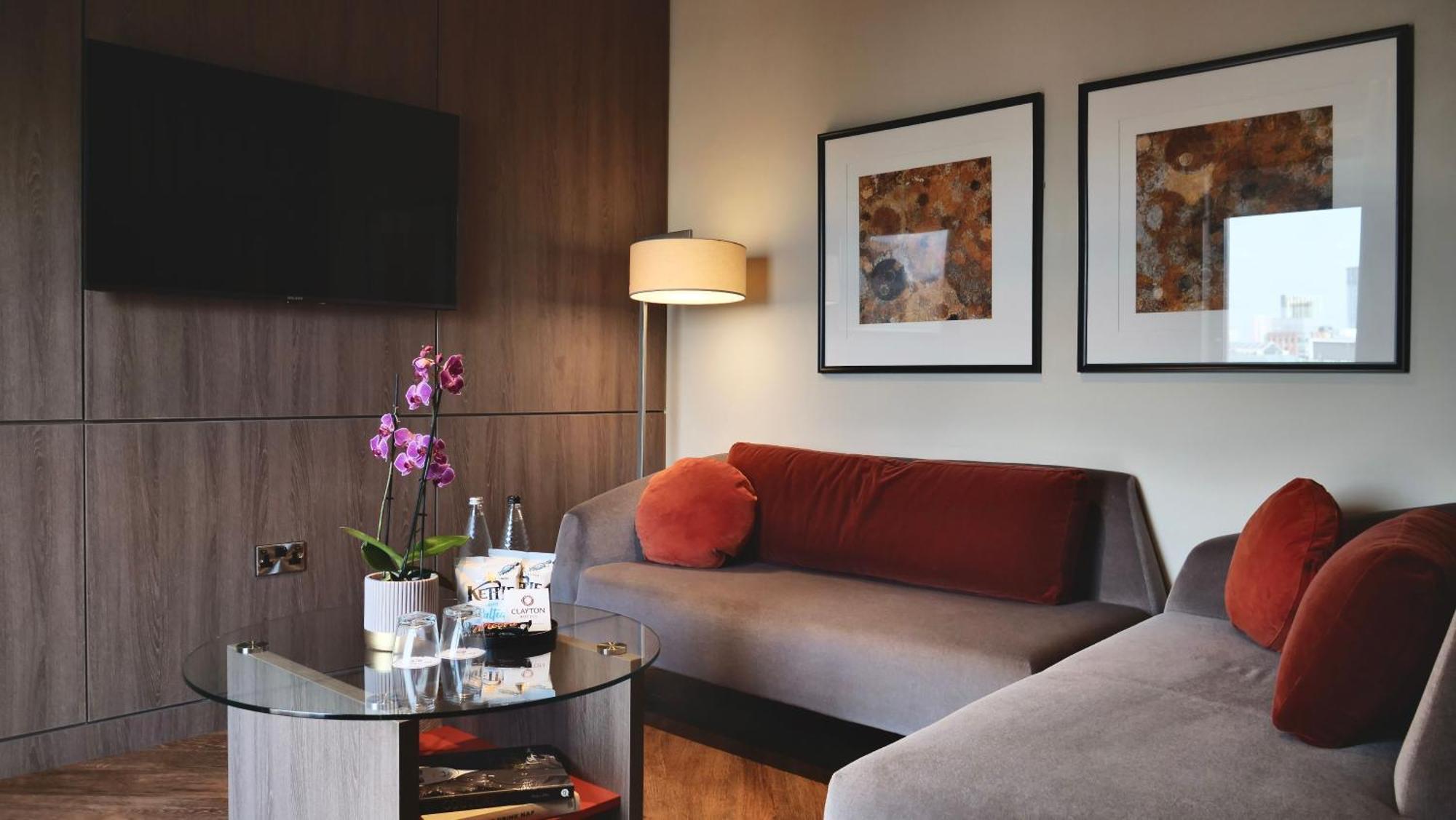 Clayton Hotel Manchester City Centre Kültér fotó The interior of a suite at the hotel